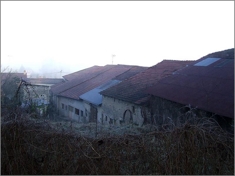Fermes, élévation postérieure, ensemble trois quarts gauche.