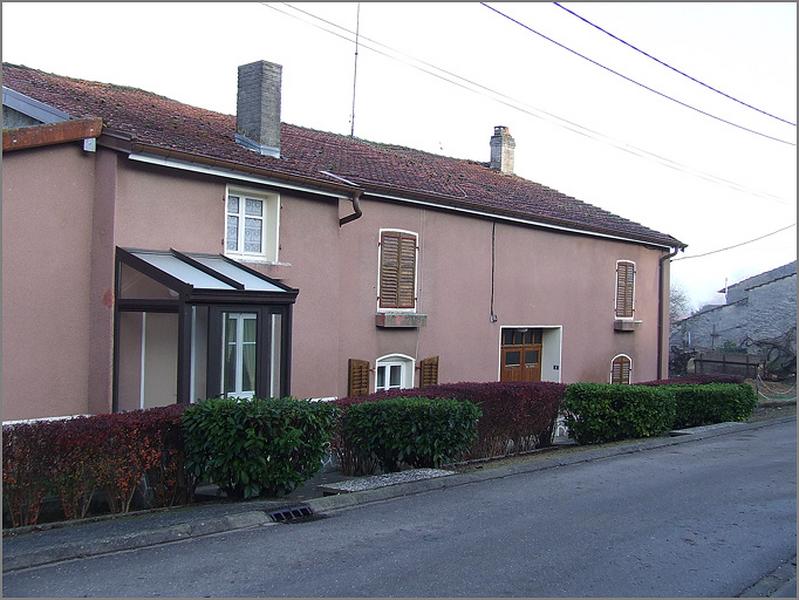 Ferme, élévation antérieure, ensemble trois quarts gauche.