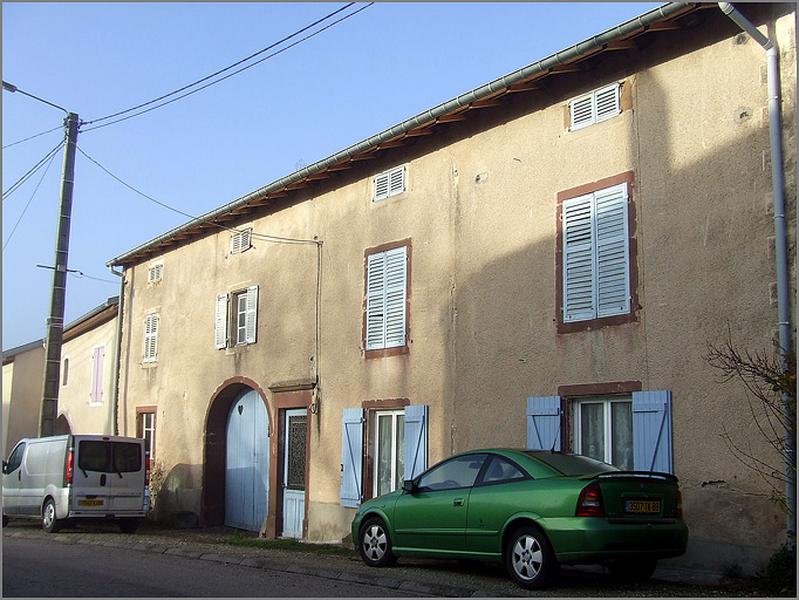 Ferme, élévation antérieure, ensemble trois quarts droit.