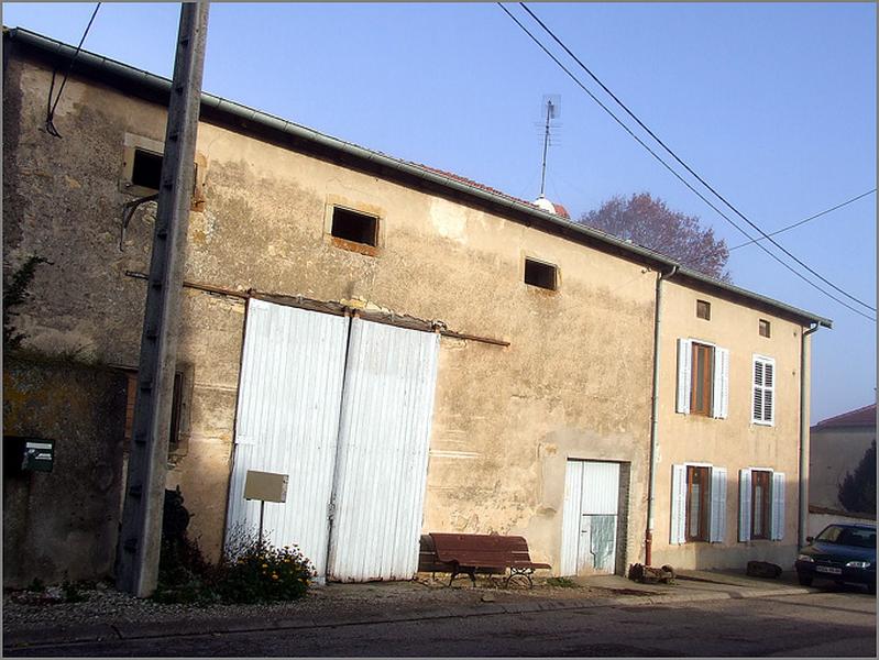 Ferme, élévation antérieure, ensemble trois quarts gauche.