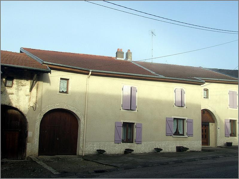 Ferme, élévation antérieure, ensemble trois quarts gauche.