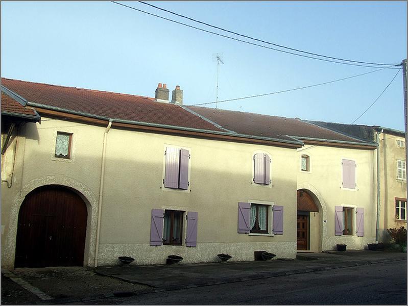 Ferme, élévation antérieure, ensemble trois quarts gauche.