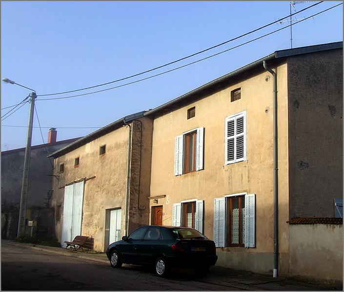 Ferme, élévation antérieure, ensemble trois quarts droit.