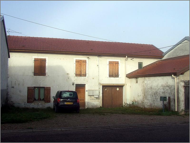 Ferme, élévation antérieure, ensemble trois quarts gauche.