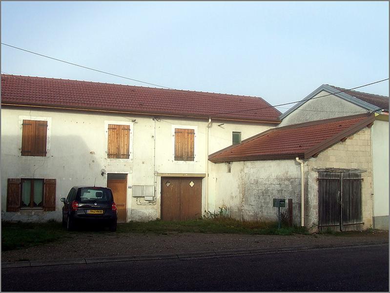 Ferme, élévation antérieure, ensemble trois quarts gauche.