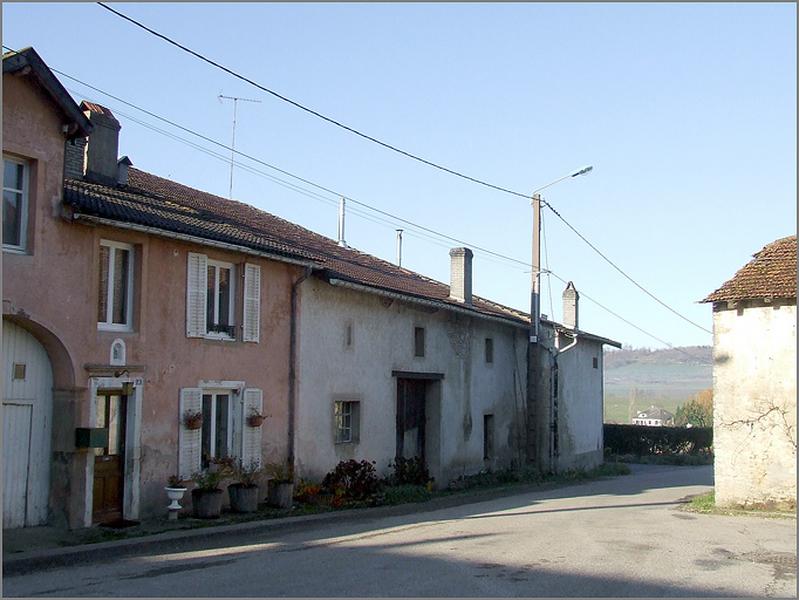 Ferme, élévation antérieure, ensemble trois quarts gauche.