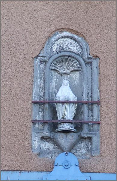 Ferme, élévation antérieure, niche datée, ensemble face.