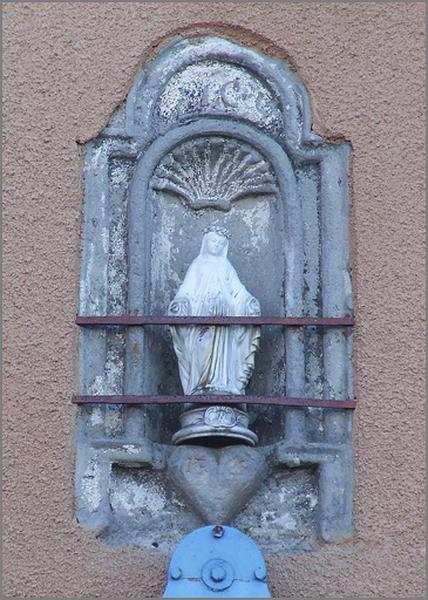 Ferme, élévation antérieure, niche datée, ensemble face.
