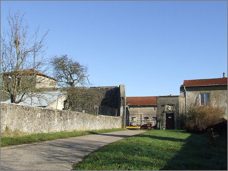 Ferme, élévation antérieure, ensemble trois quarts droit.