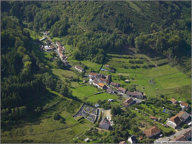 Vue aérienne de la rue de la Goutte depuis l'est.