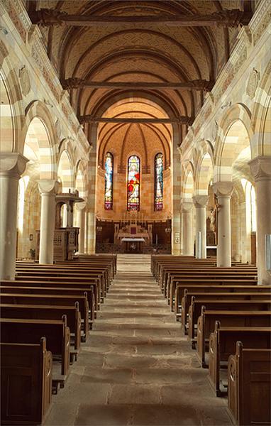 Intérieur, vue vers le choeur.