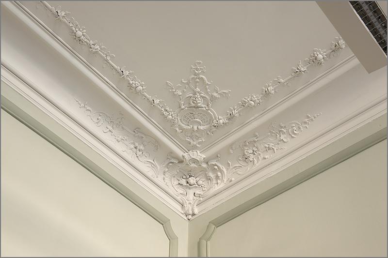 Plafond : détail d'un angle.