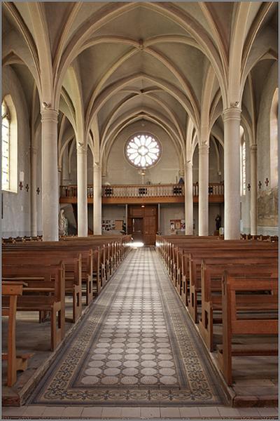 Vue intérieure vers l'entrée