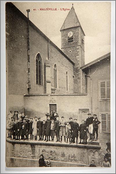 Vue d'ensemble depuis la rue de l'Eglise au début du 20e siècle.