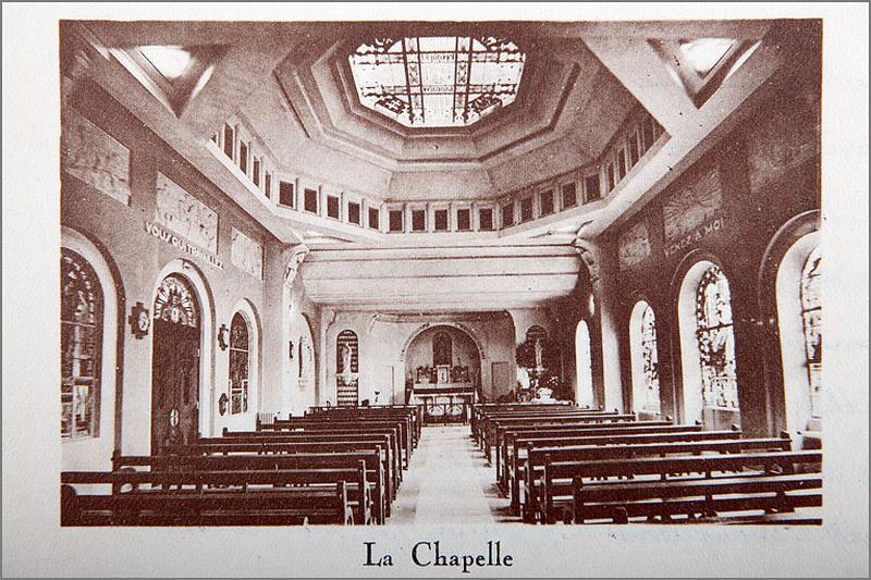 La chapelle peu de temps après sa construction, en 1934, vue vers le choeur.
