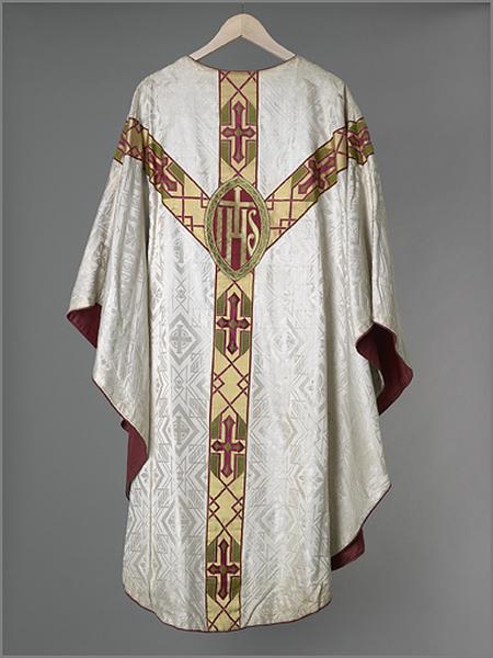 Ornement blanc : détail chasuble, ensemble revers