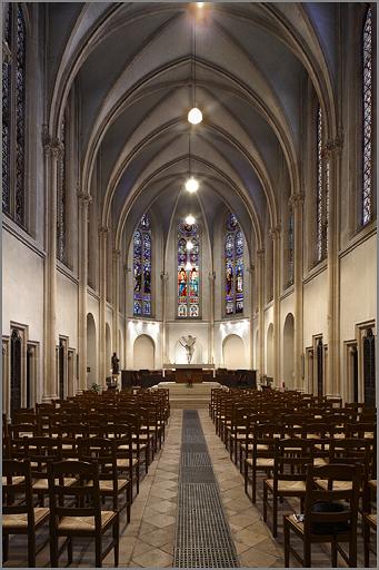 Vue intérieure vers le choeur.