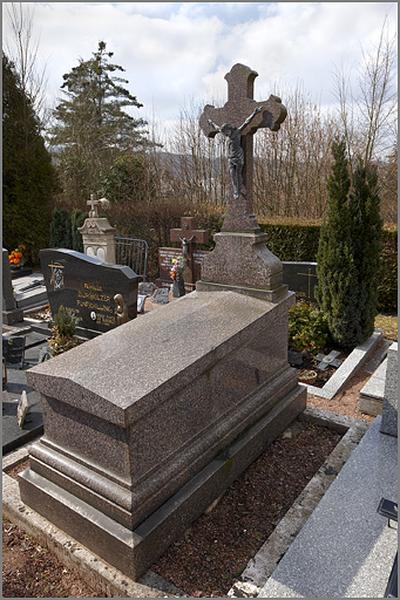 Tombeau de la famille Conrad (S1 A2 30), ensemble trois quarts droit