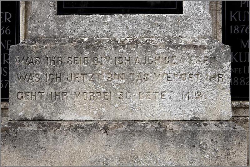 Tombeau de la famille Kunzler (S1 A3 10), détail : inscription