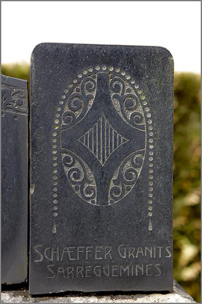 Tombeau de la famille Doehz-Karmeyer (S1 A3 19), détail : signature