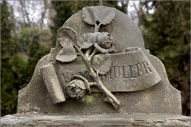 Tombeau de la famille Muller (S2 A3 17), détail : partie supérieure