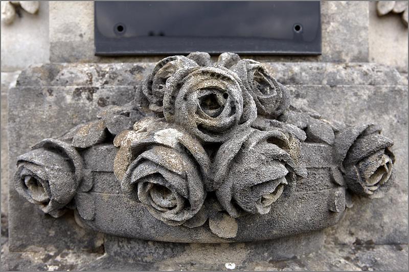 Pied de la stèle : détail