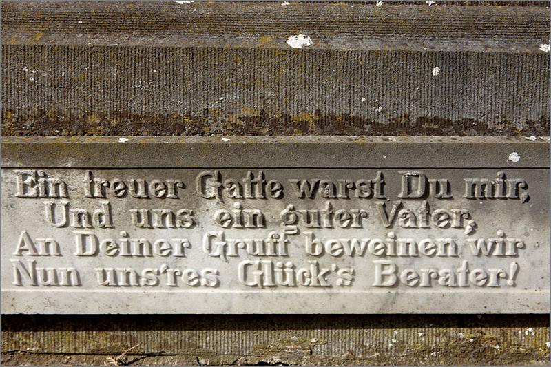 Tombeau de la famille Mühr-Kiehn (S1 A3 29), détail : inscription