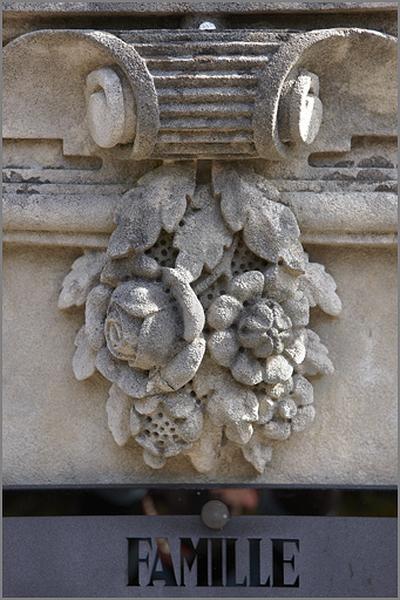 Stèle : détail