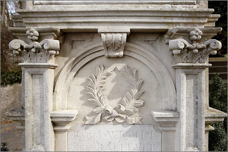 Stèle, détail