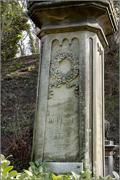 Stèle, détail