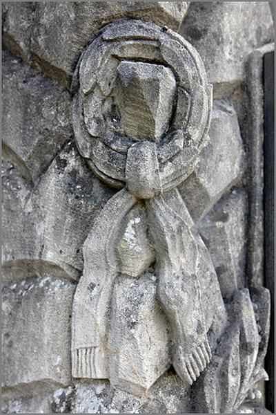 Piédestal : détail