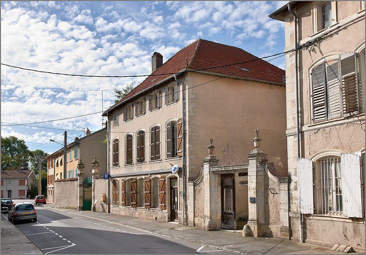 Maison de notable, actuellement poste