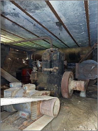 Sous-sol, moteur électrique et moteur thermique.