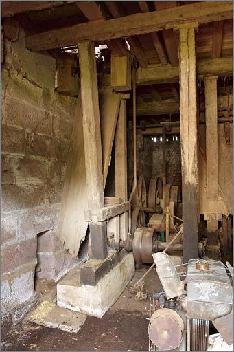 Scierie de Maillefaing, sous-sol, embiellage du rouleau dédoubleur.