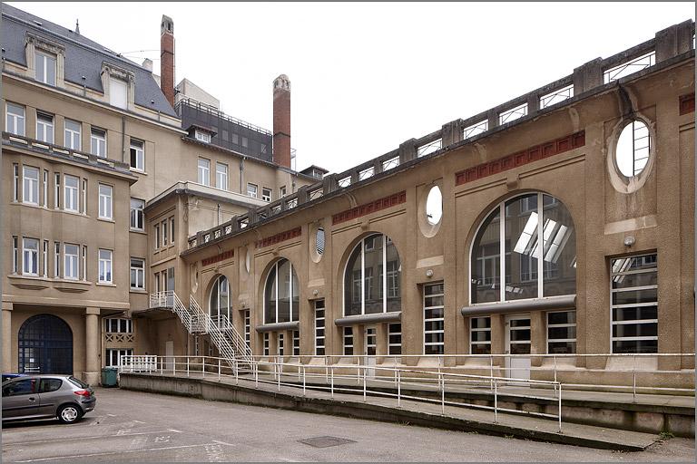 Façade antérieure, partie gauche, trois quarts gauche.