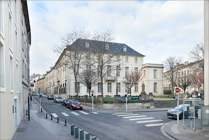 Vue de situation depuis l'intersection des rues du Haut-Bourgeois et des Frères Henry.