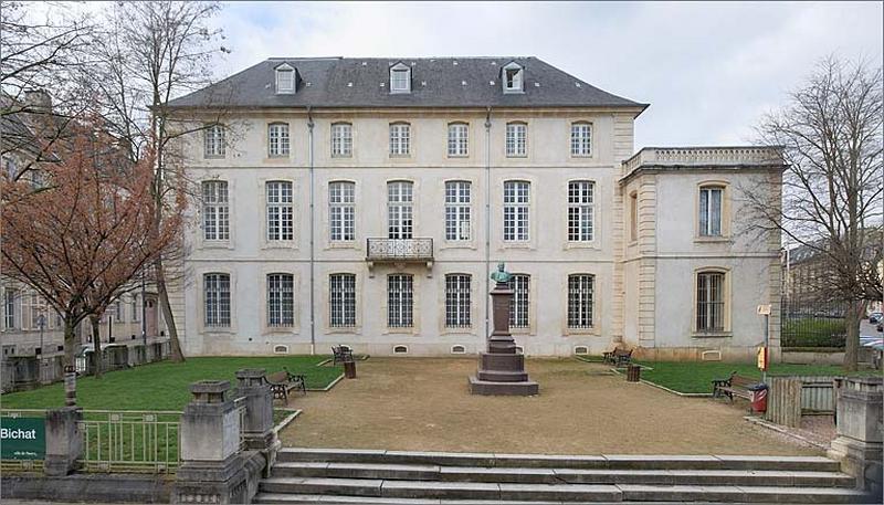 Vue d'ensemble depuis la rue des Frères Henry.