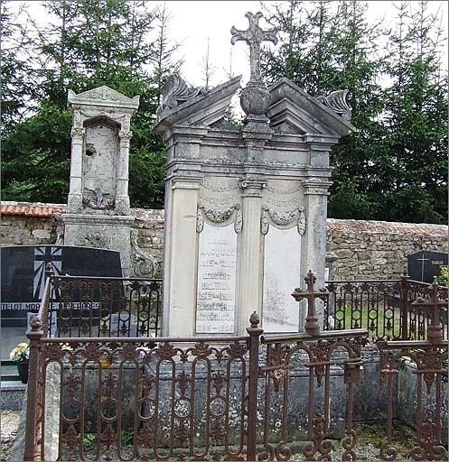 Tombeau à stèle de la famille Jacques-Henrion-Breton