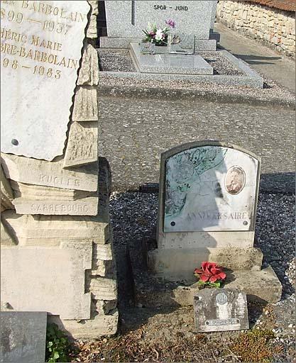 Tombeau à stèle de la famille Rebre-Barbelain