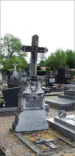 Tombeau à stèle de la famille Brouat Dargagne