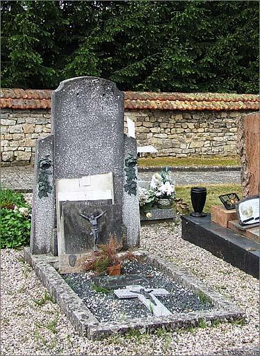 Tombeau (n°13) de type 5, ensemble trois quarts gauche.