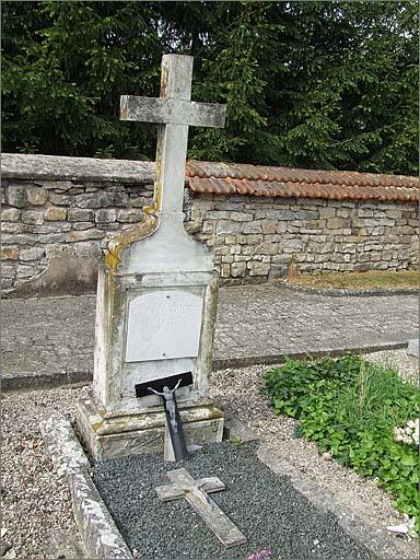 Tombeau (n°14) de type 1, ensemble trois quarts gauche.