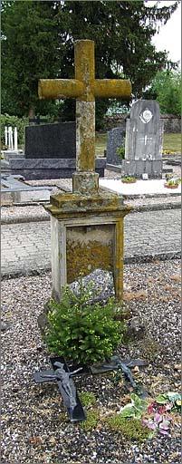 Tombeau (n°27) de type 1, ensemble trois quarts gauche.