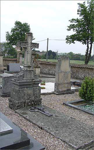 Tombeau (n°33) de type 1, ensemble trois quarts gauche.