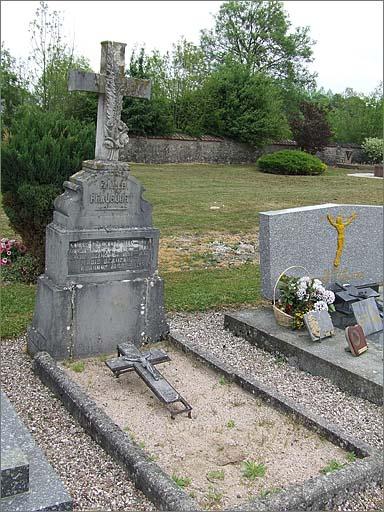 Tombeau (n°34) de type 1, ensemble trois quarts gauche.