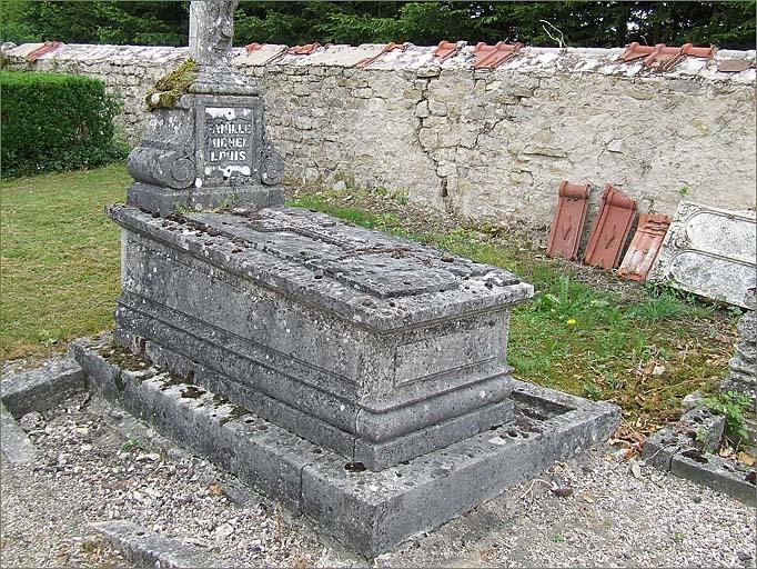 Tombeau à stèle et sarcophage de la famille Michel Louis