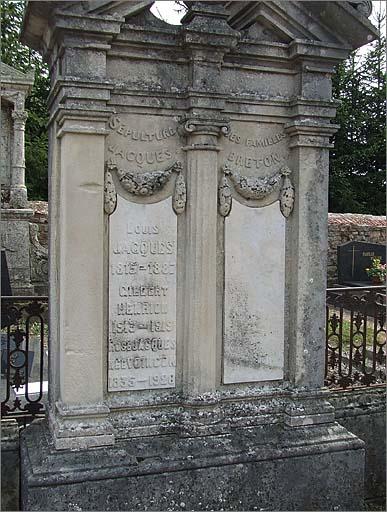Tombeau (n°56), type 4, stèle détail, ensemble trois quarts gauche.
