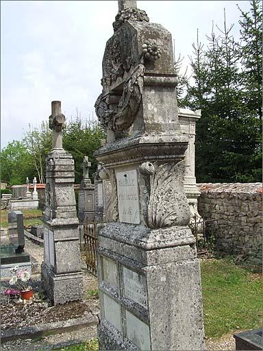 ensemble de tombeau, ensemble trois quats droit.