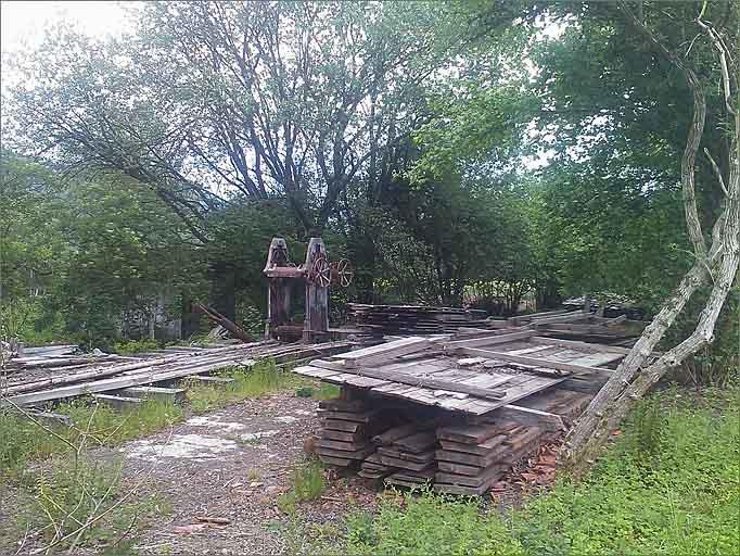 Vestige de scierie, vue d'ensemble.