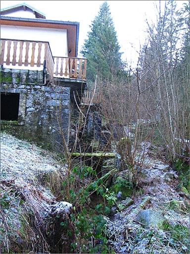 Ancienne scierie de la Grangeotte, vestiges de l'installation hydraulique.